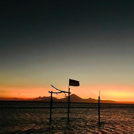 The Exile Sunset Bar & Bungalow Gili Trawangan Extérieur photo