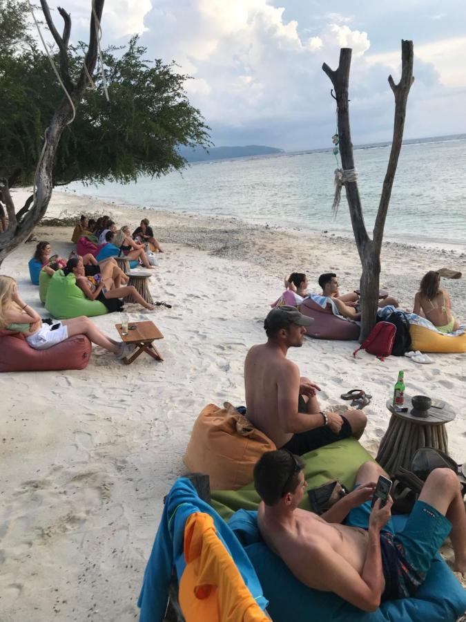 The Exile Sunset Bar & Bungalow Gili Trawangan Extérieur photo