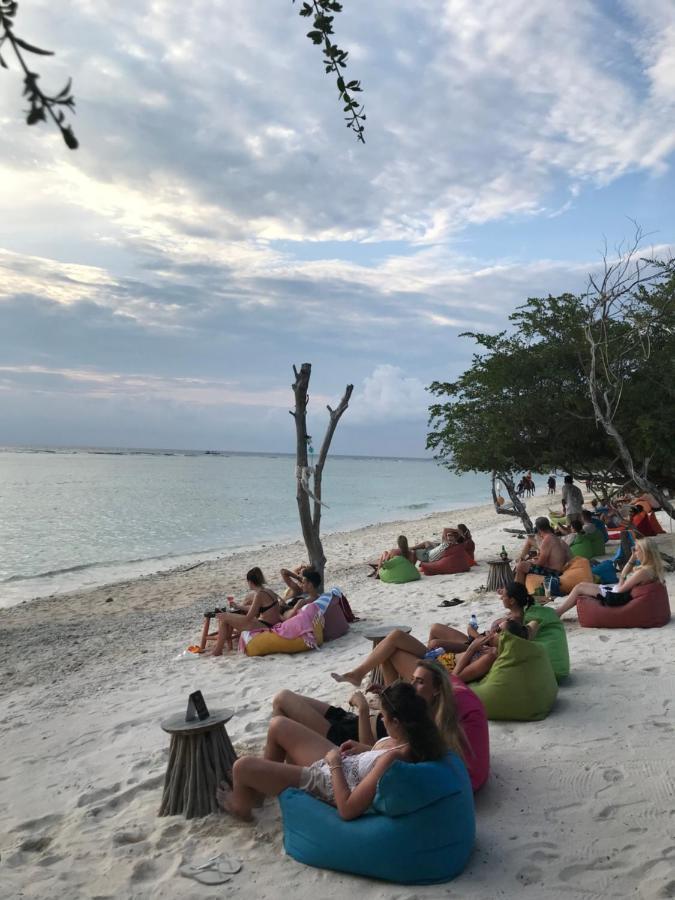 The Exile Sunset Bar & Bungalow Gili Trawangan Extérieur photo