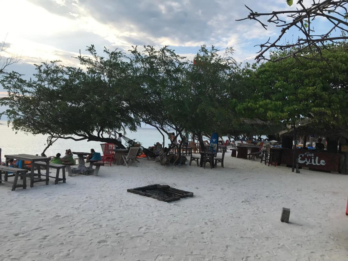 The Exile Sunset Bar & Bungalow Gili Trawangan Extérieur photo