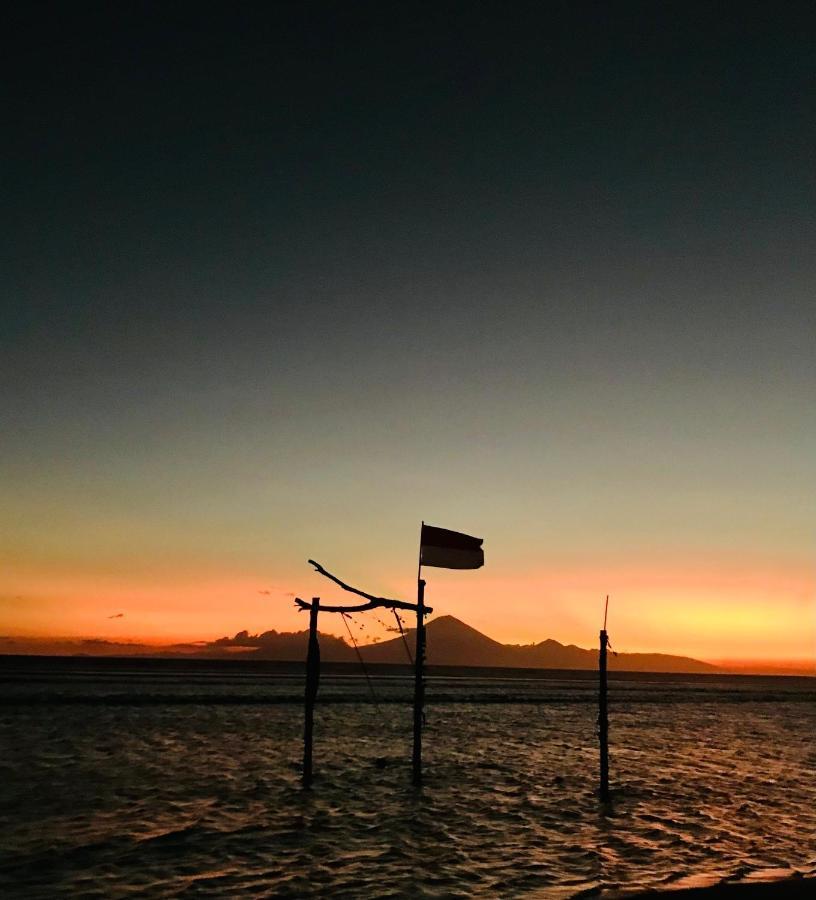 The Exile Sunset Bar & Bungalow Gili Trawangan Extérieur photo