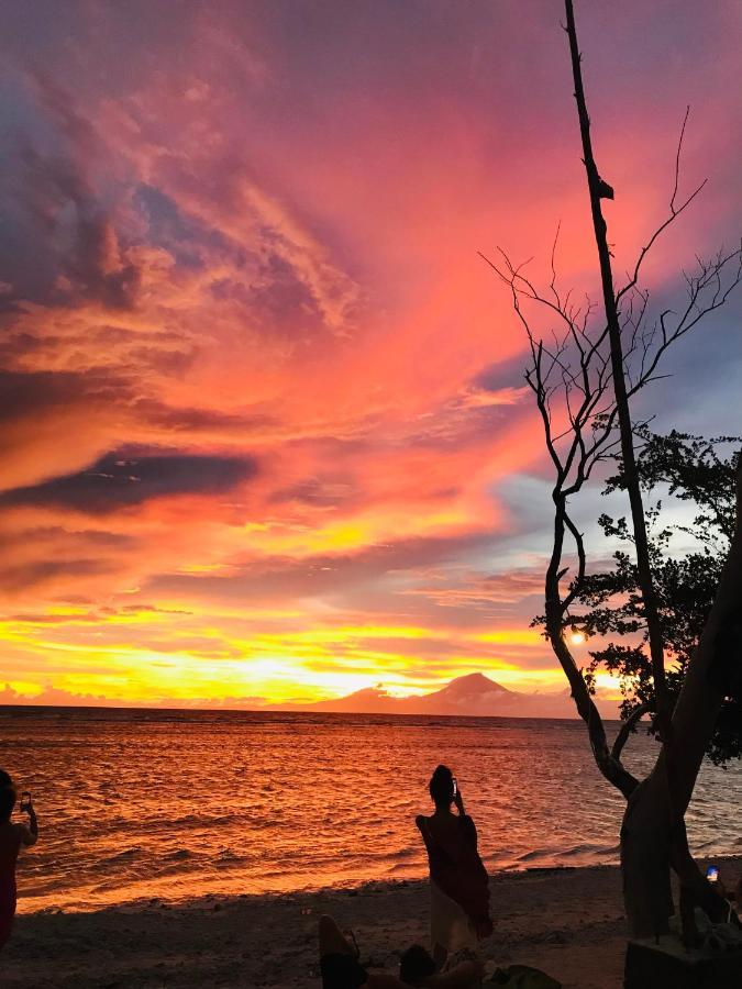The Exile Sunset Bar & Bungalow Gili Trawangan Extérieur photo