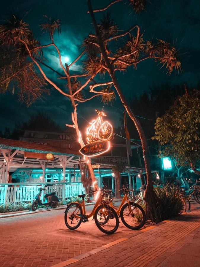 The Exile Sunset Bar & Bungalow Gili Trawangan Extérieur photo