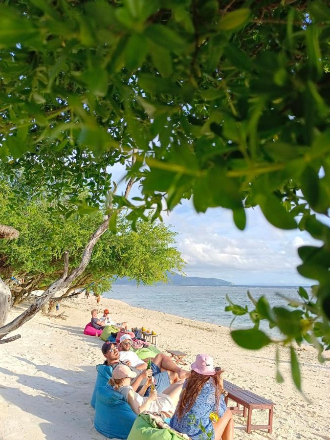 The Exile Sunset Bar & Bungalow Gili Trawangan Extérieur photo
